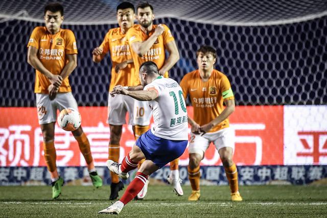 西甲-贝林厄姆破门 皇马3-0提前4轮加冕冠军